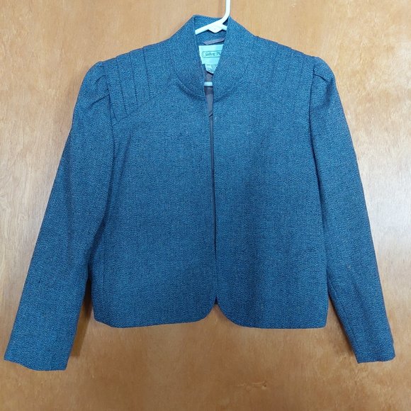 Misses Suit - Picture 1 of 7